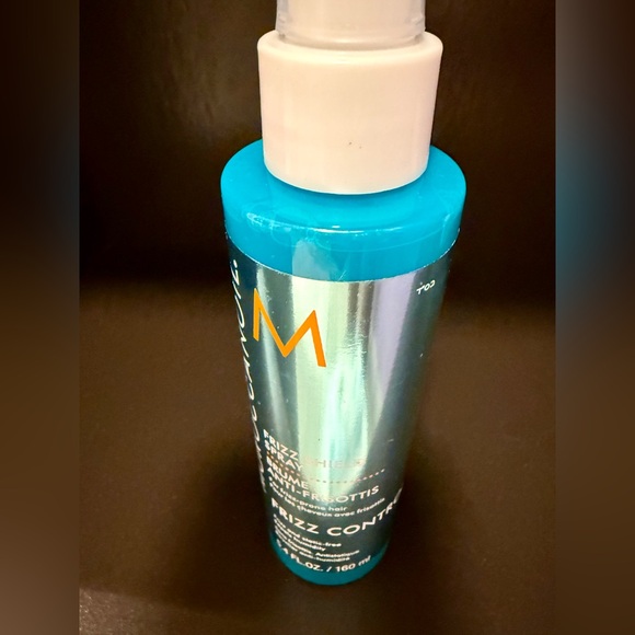 NEW 🆕 Moroccanoil Frizz Shield Styling Spray🩵5.4 ounces🎀. NEVER OPENED 🪷 - Picture 4 of 12